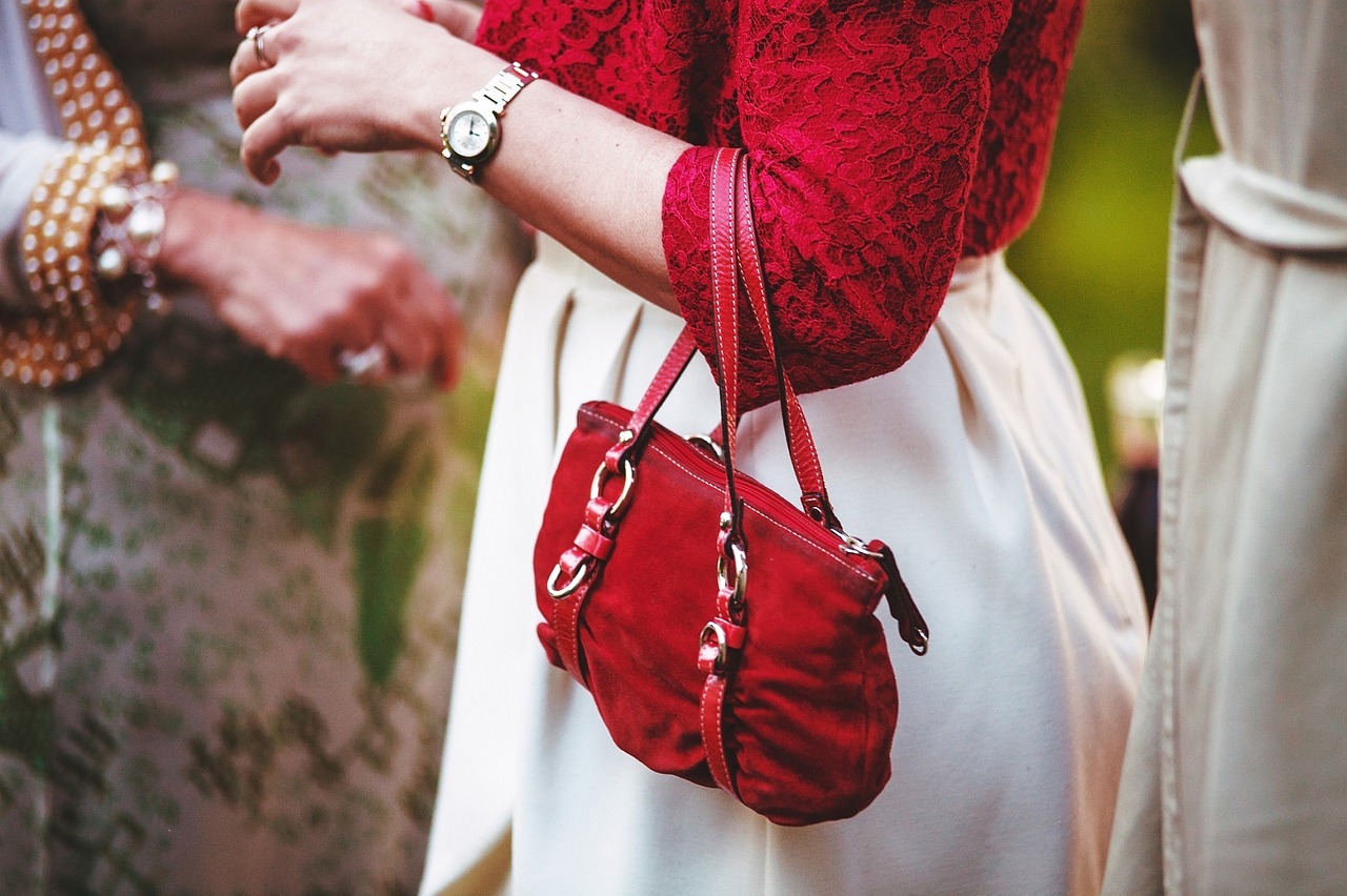 Holding Purse From Elbow Side Personality Trait