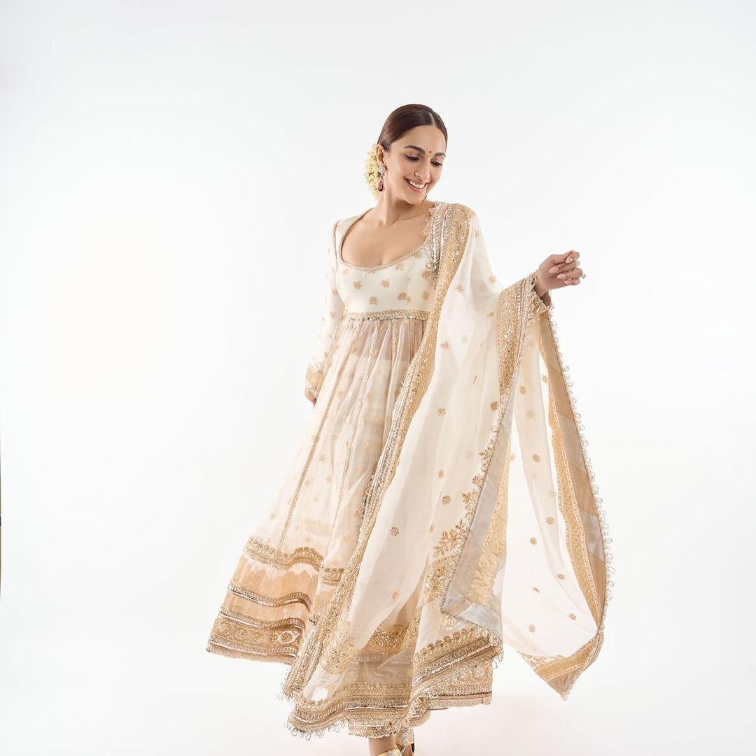 Kiara advani off white suit look