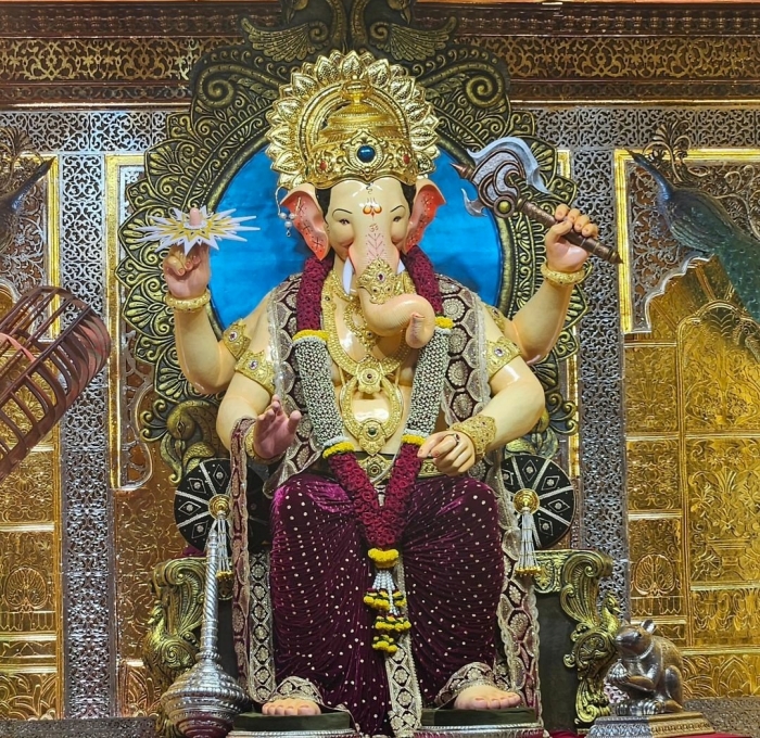 Lalbaugcha Raja  LOOK