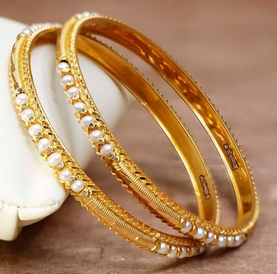 Minimal Gold Pearl Bangle Design
