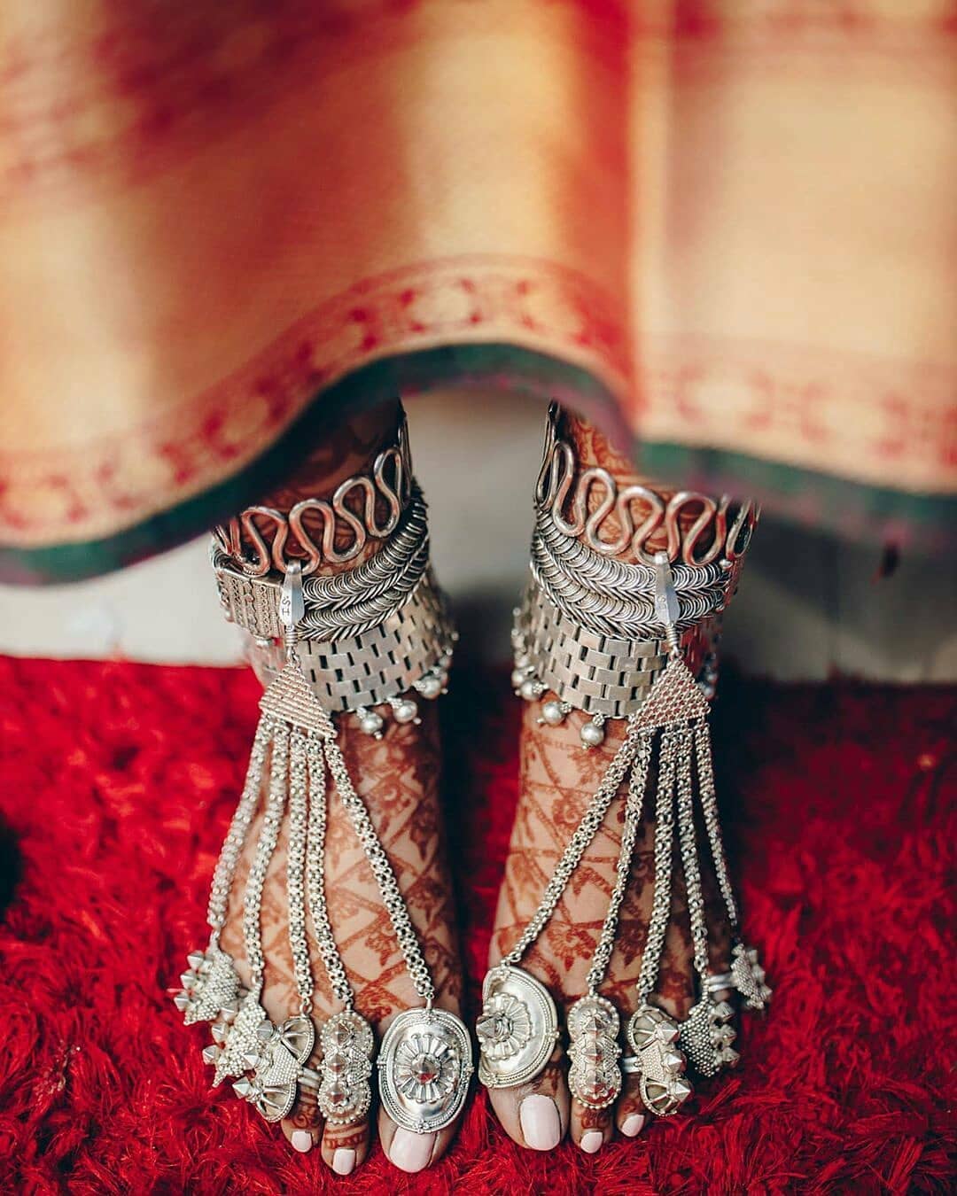 Obsessing over these stunning payals!   .  @pannasmakeuppvtltd @weddingcinemas @beginnings for you @aanalsavaliya @iwogg @soleilllx @purabpaschim @studiordp.in @luluashamsphotography @vijith krishna photog