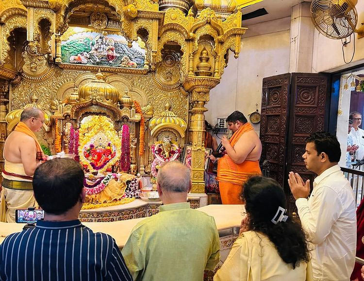 Siddhivinayak Temple Darshan: सिद्धिविनायक मंदिर का दर्शन कैसे करें ...