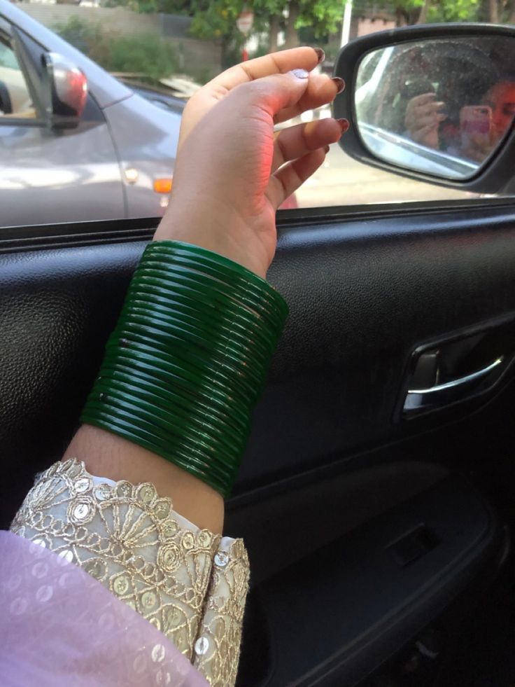 6 Beautiful Green Bangles For Hartalika Teej 2025 HerZindagi