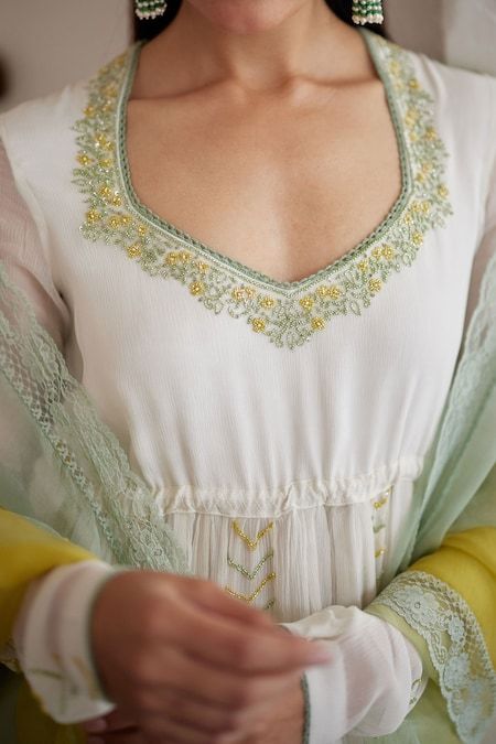 Sweetheart U Neck Design