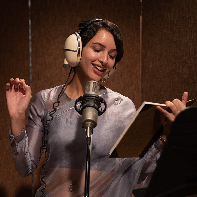 Triptii Dimri’s Vintage Grey Net Saree Design