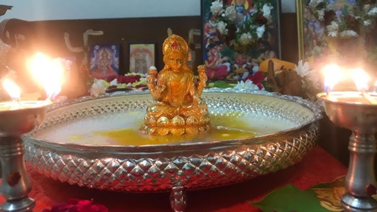 bhadrapad purnima ke din maa lakshmi ke samne kaun sa diya jalana chahiye