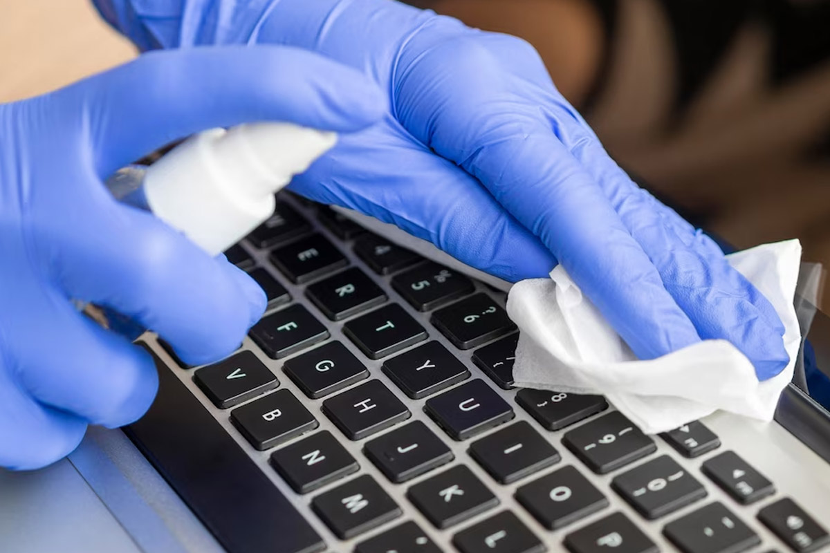 easy ways to clean your laptop screen