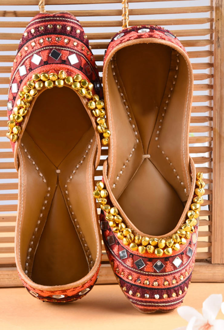 ghunghroo jutti design