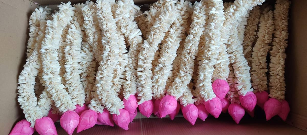 lotus bud hanging toran kaise banayen