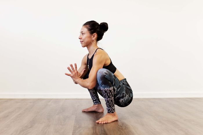 malasana pose to fight constipation benefits and the right way to do it 