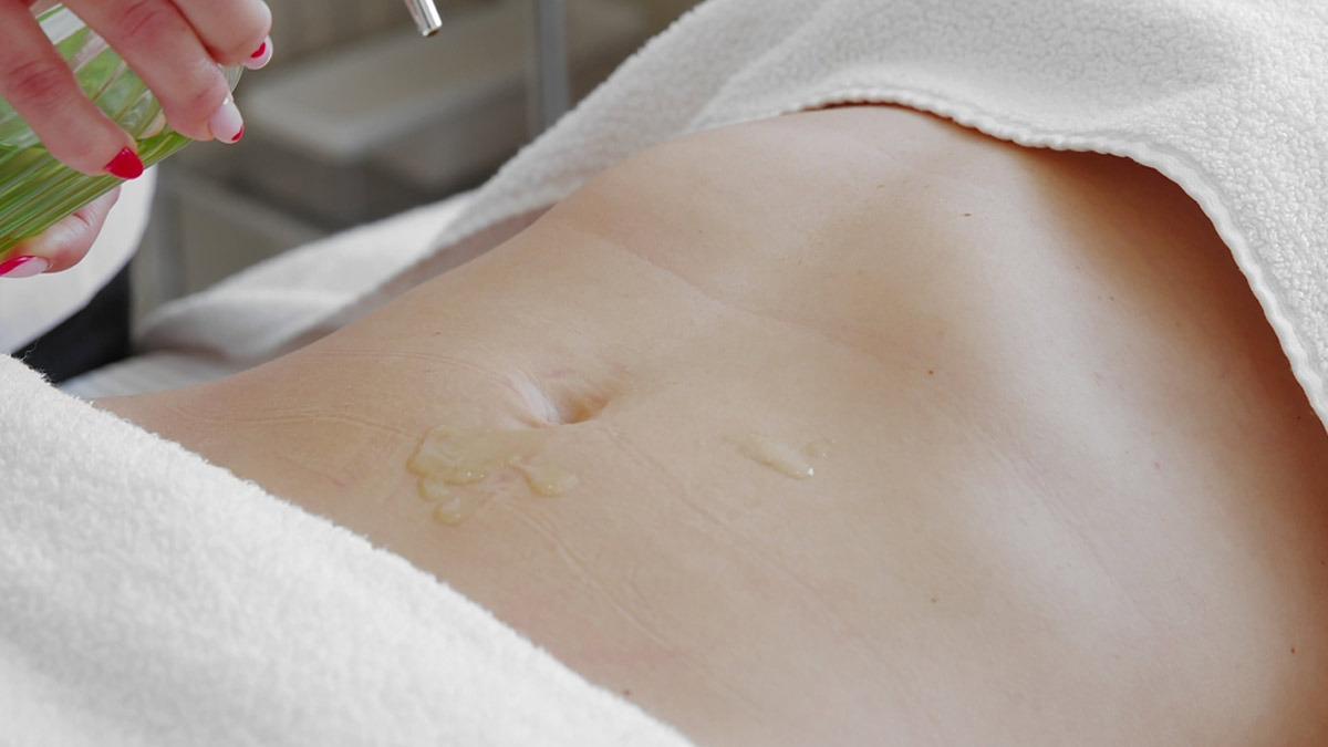 oil and hing in navel