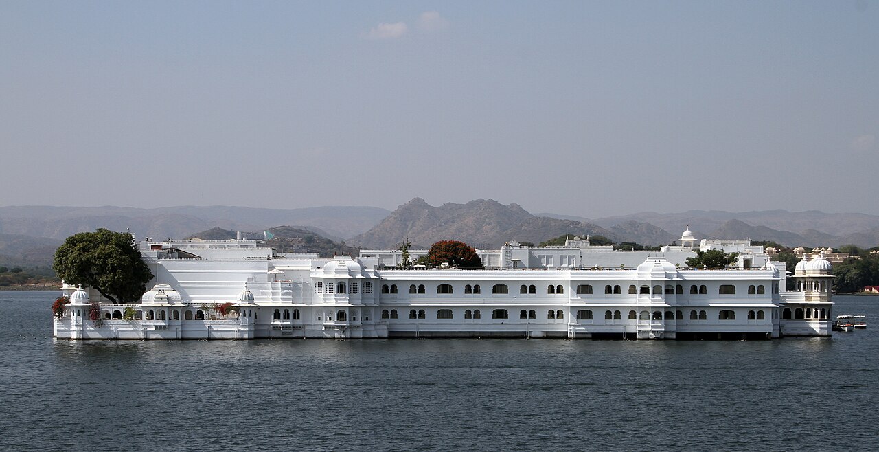 pichola lake