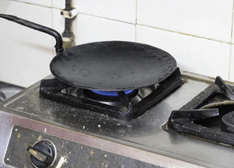 tea leaves uses to clean tawa