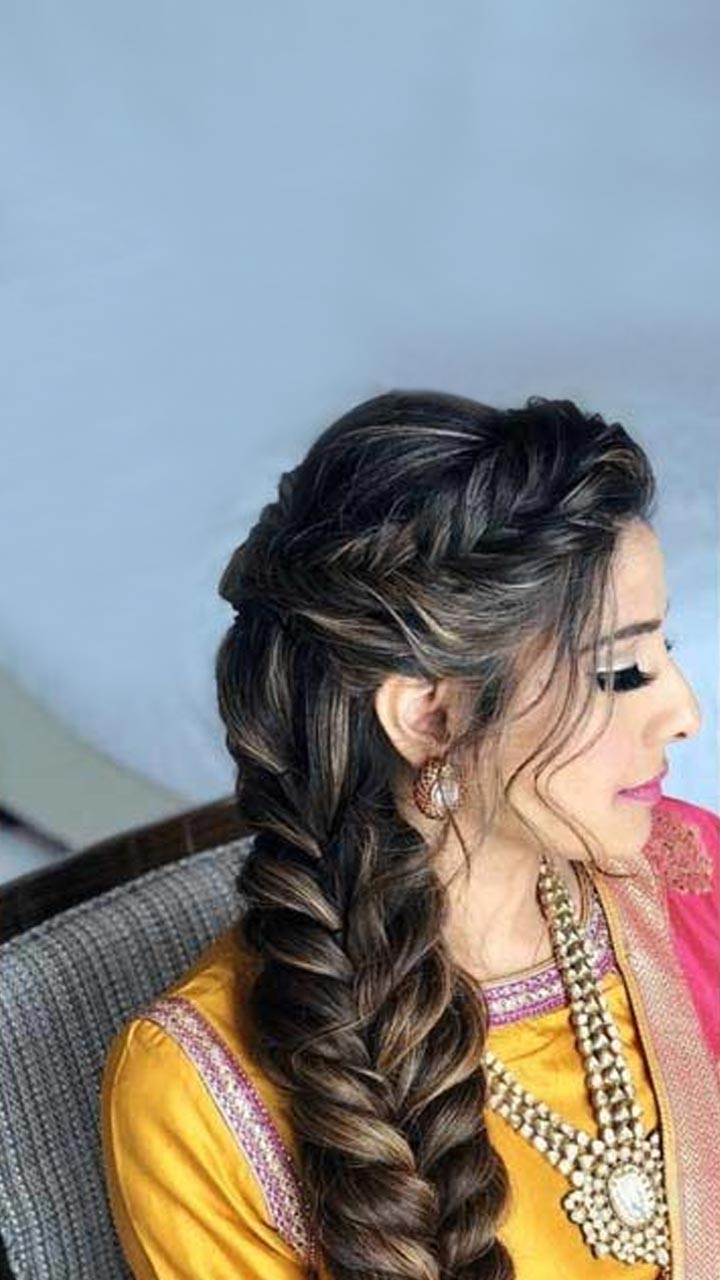 20 Stunning Curly Hairstyles Ideas For Indian Wedding Function | Bridal hair  buns, Bridal hair inspiration, Punjabi hairstyles