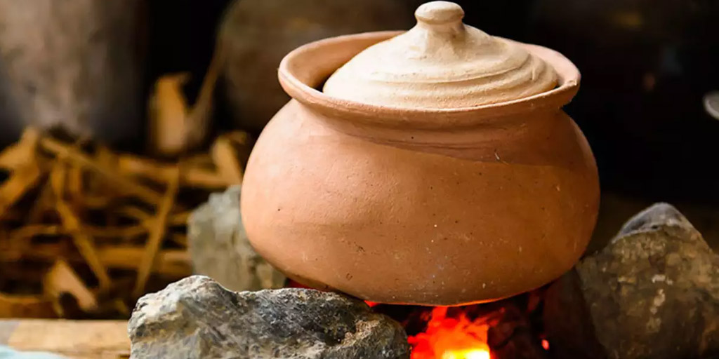 1684745777 Advantage Of Cooking In Clay Pot In Hindi Social 