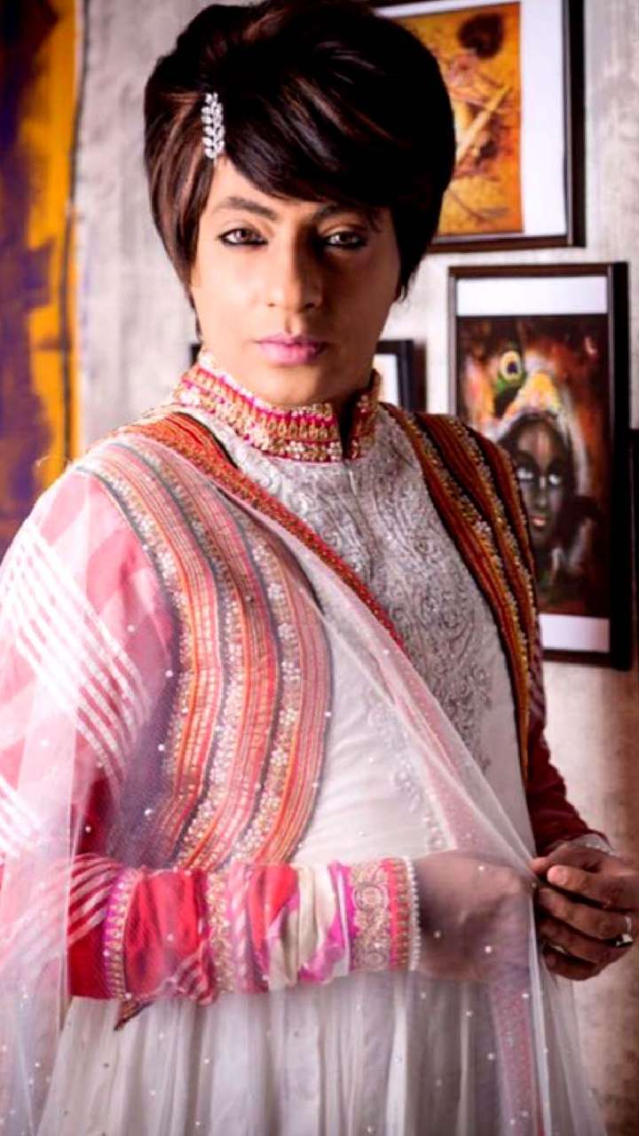 Aditi Rao Hydari Looks Resplendent In Dull Gold Lehenga As She Walks The  Ramp At India Couture Week- See Gorgeous Pics