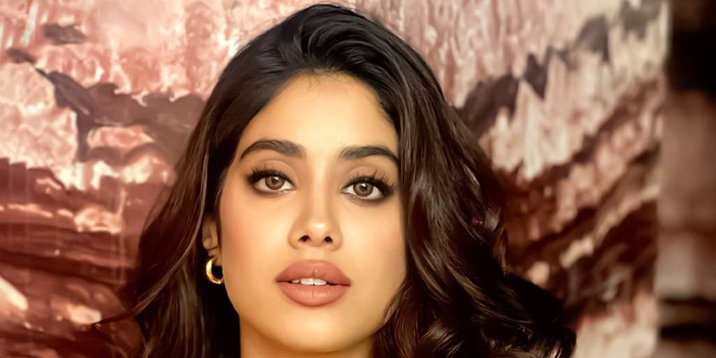 5 Janhvi Kapoor Looks That We Are Drooling On