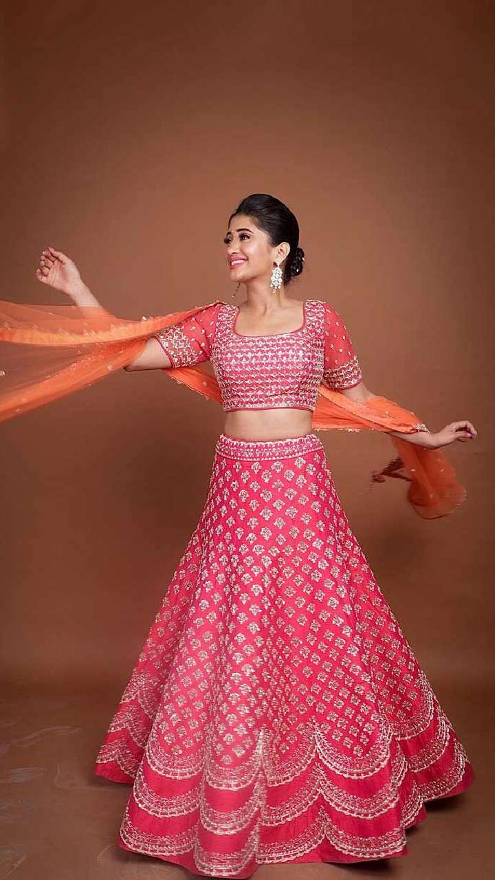 Shivangi Joshi AKA Naira Goenka From Yeh Rishta Kya Kehlata Hai Looks  Ethereal in Red Lehenga Bridal Look