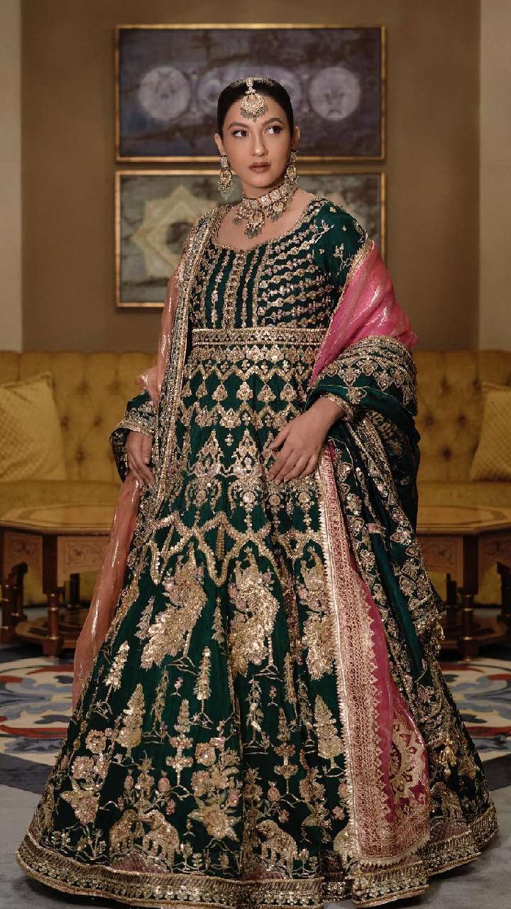 Buy Bollywood Sabyasachi Mukherjee Inspired velvet Maroon lehenga in colour  from India | Indian bridal outfits, Indian bridal dress, Maroon bridal  lehenga