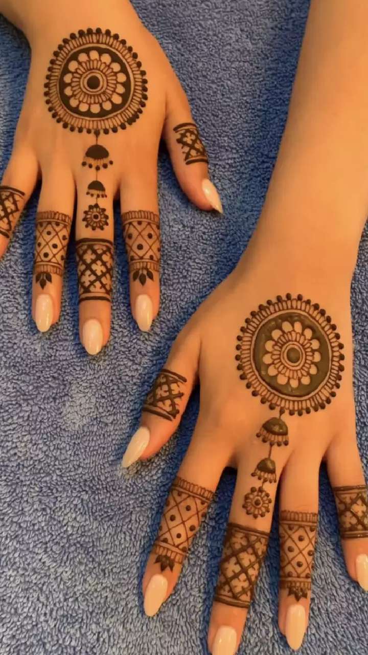 Hariyali Teej Mehndi Design: हरियाली तीज पर मेहंदी लगाना होता है शुभ,  खूबसूरत, यूनिक डिजाइन यहां देखें