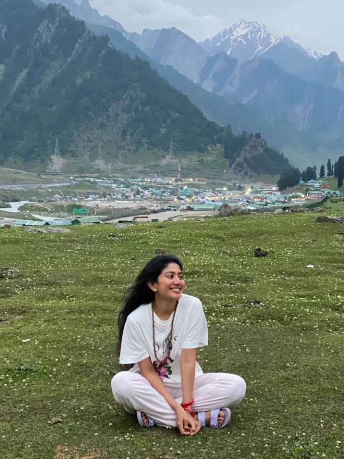 Sai Pallavi's No-Makeup Looks That Advocate Her Beauty