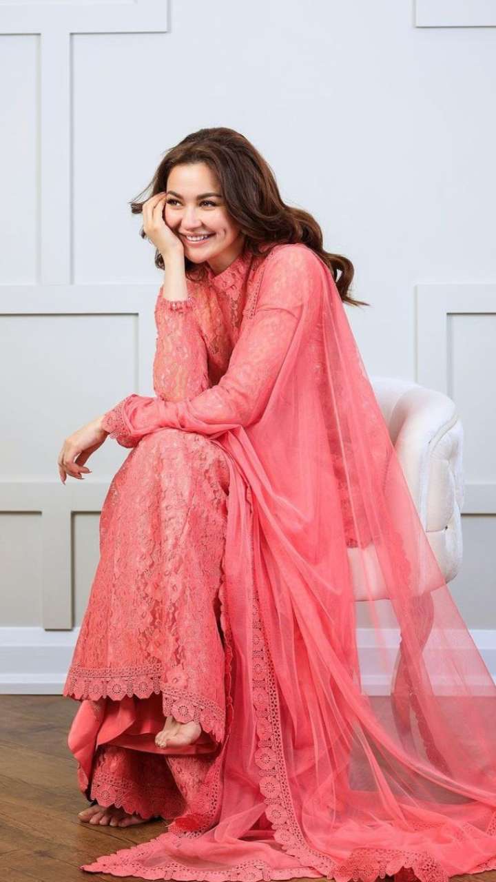 ZN003-Hania Amir 3PC Neck Embroidered Lawn Shirt With Organza Embroide –  ZoniyaClothing