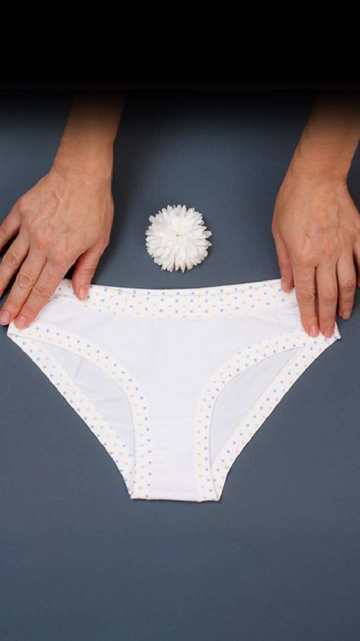 here are 5 Benefits of not wearing panty at night.-यहां हैं रात में पैंटी  उतार कर सोने के 5 फायदे।