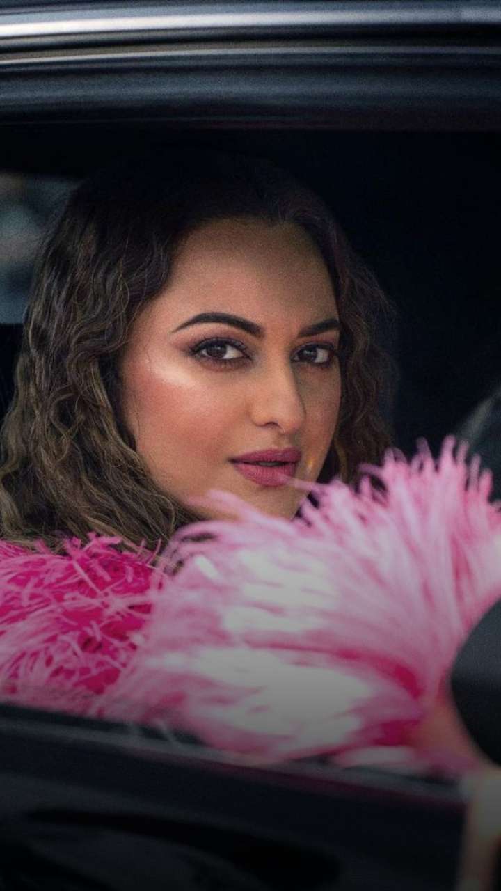 720px x 1280px - Sonakshi Sinha Back With Honey Singh: Check Out The Diva's Makeup Looks  Inspired With The Video! | HerZindagi