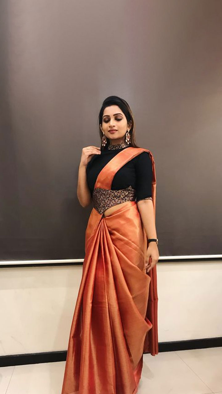 Saree For Farewell: Blouse Back Designs, Black Saree Designs, Saree for  Sankranti from SHEHNAAZ GILL Looks | Times Now Navbharat