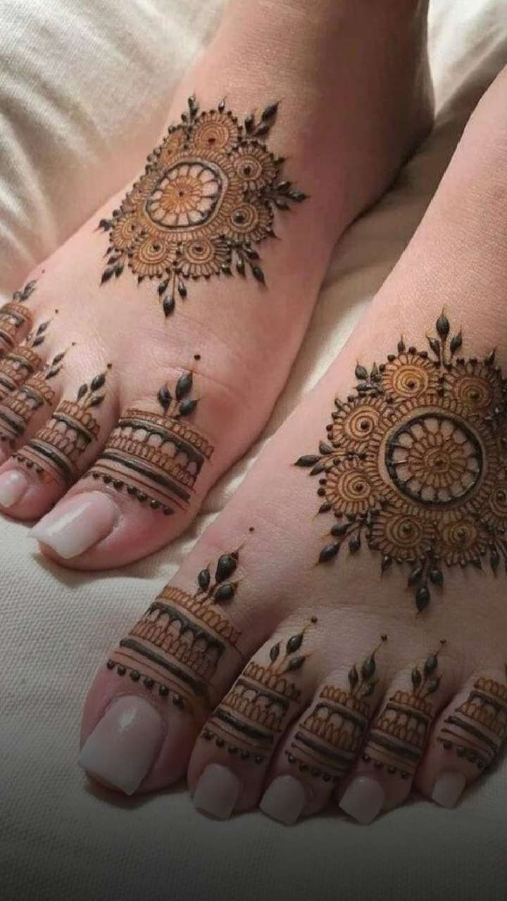 40+ Stylish feet mehandi designs in 2023 | Engagement mehndi designs, Legs  mehndi design, Mehndi designs for beginners