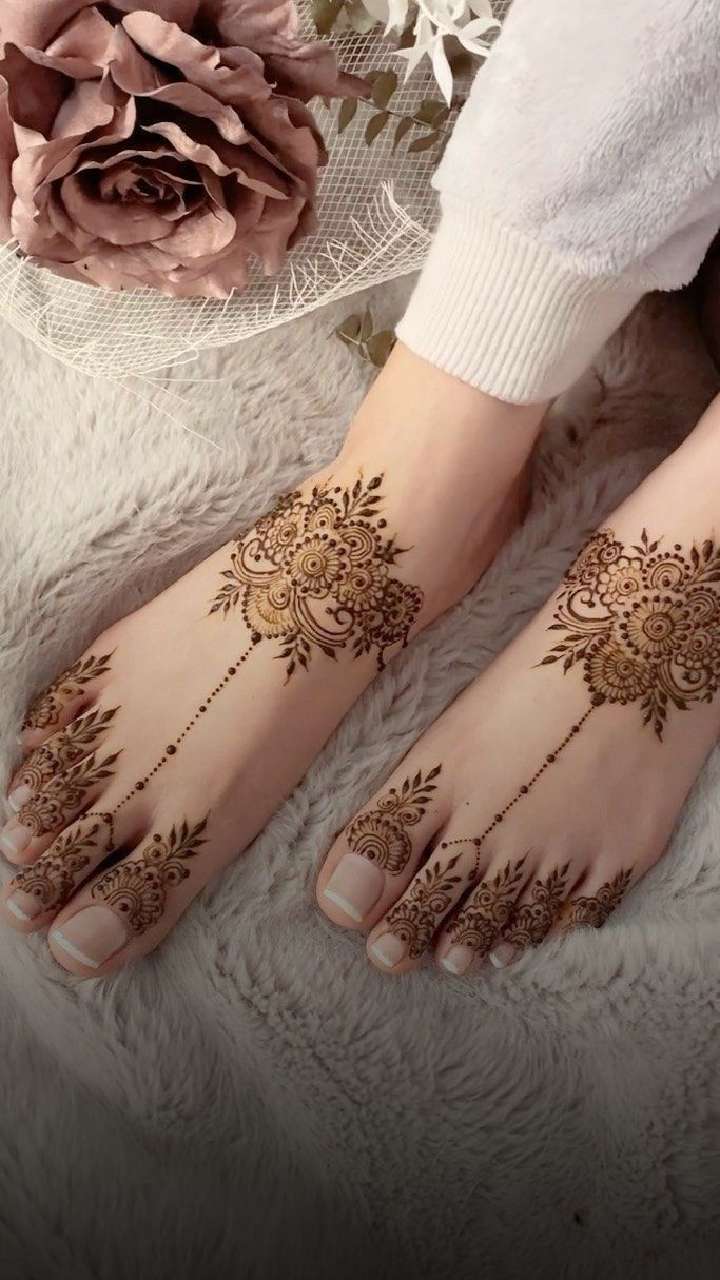 59 Timeless Pattern and Artistry Henna Designs : Floral on Ankle To Foot  Henna 1 - Fab Mood | Wedding Colours, Wedding Themes, Wedding colour  palettes