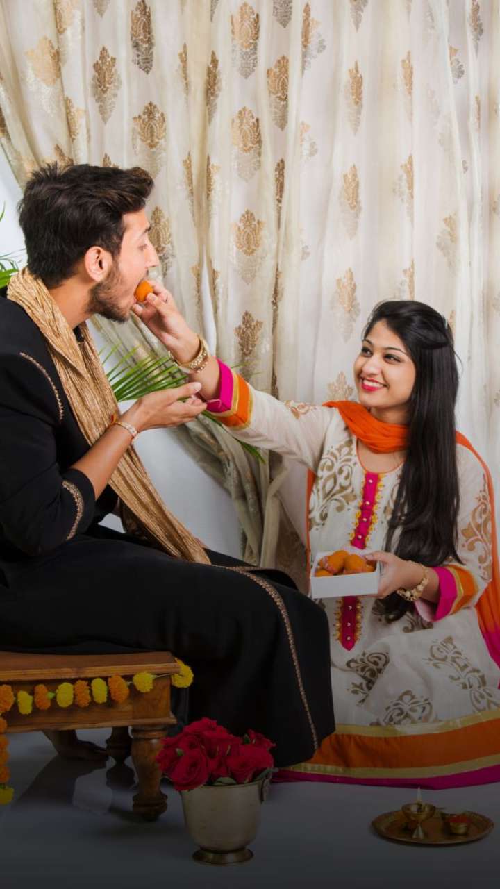 What is the best gift for a best friend's wedding for under 15,000 in  India? - Quora
