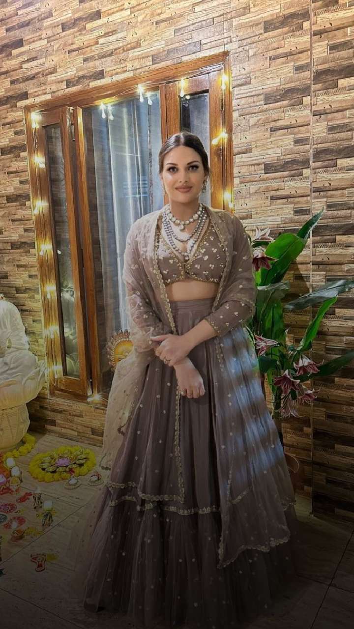 Beautiful Himanshi Khurana in Gorgeous Bridal Outfit