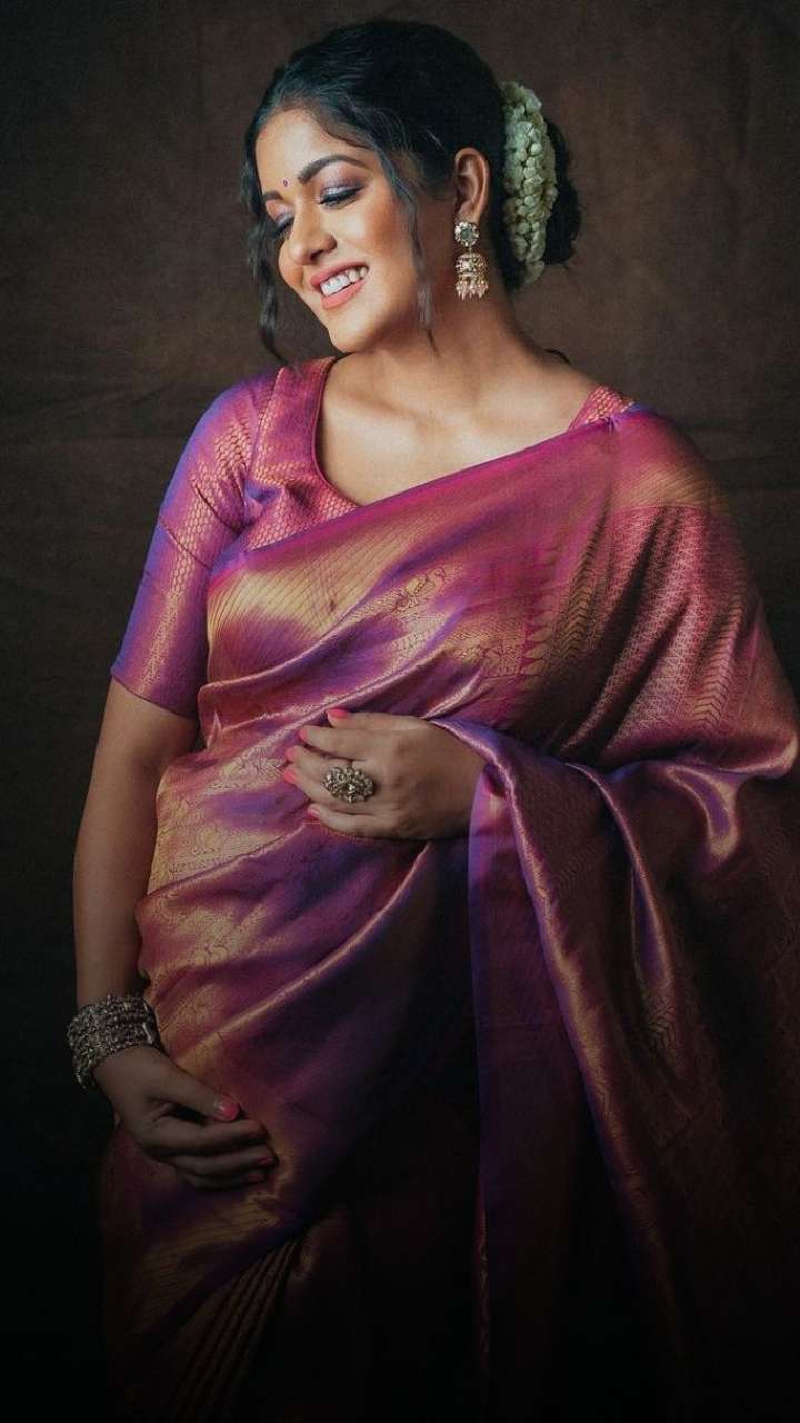 Ishita Dutta Inspired Modish Front Neck Blouse Designs To Pair