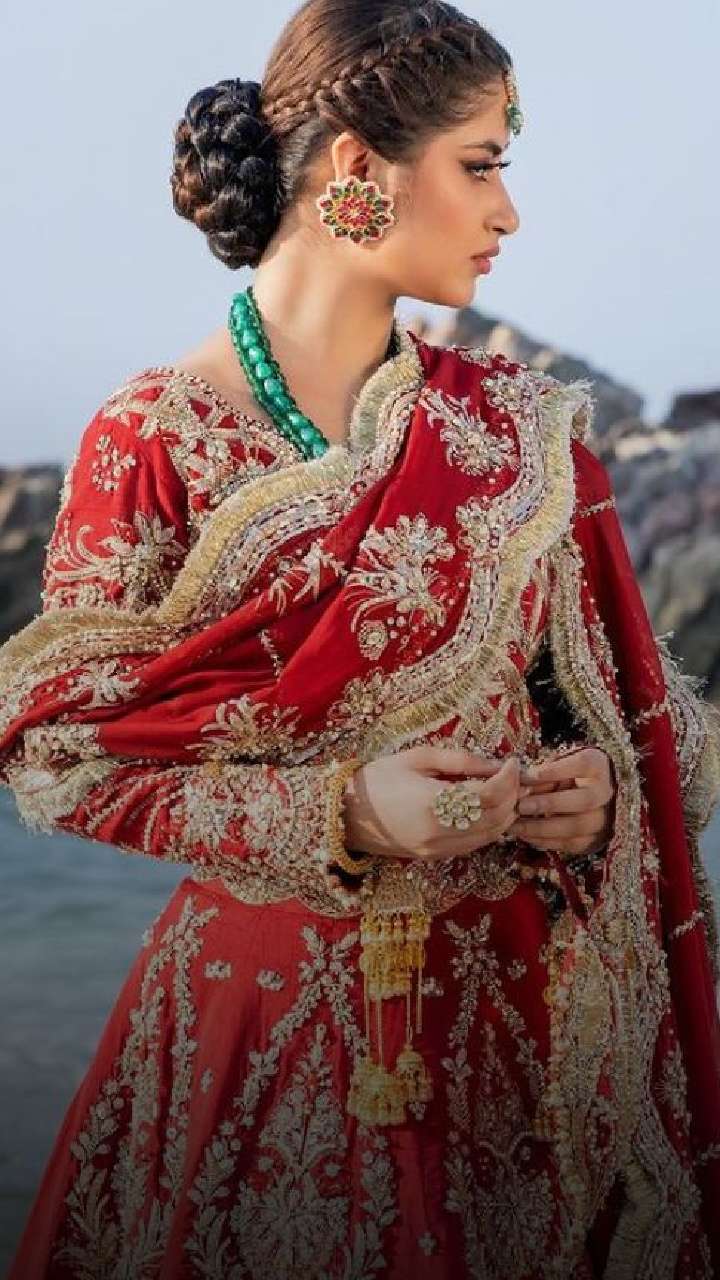 Very Pretty Pakistani Actress Sajal Ali Image Download Desktop Background