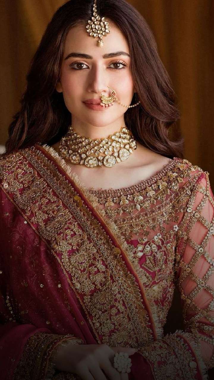 Gorgeous Eye Makeup Looks Of Sana Javed To Try With Ethnic Wear!