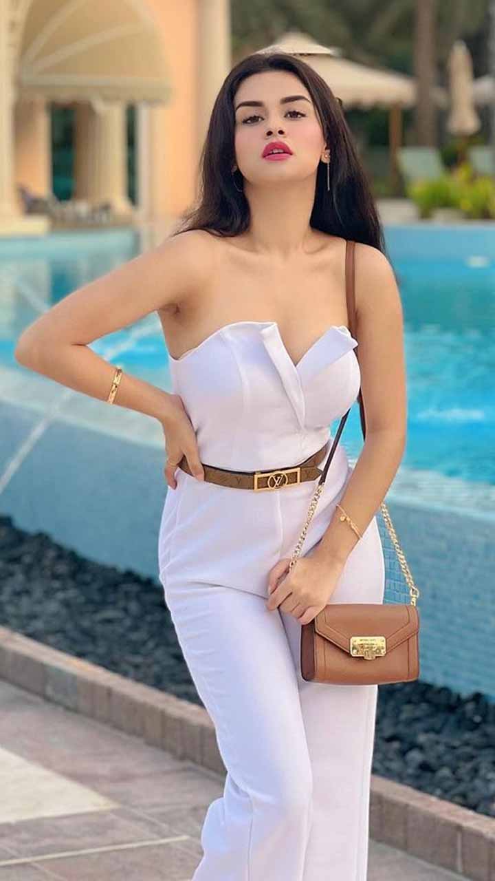 ETimes TV - #exclusive: Reem Shaikh looks pretty in white satin dress at  her birthday bash. Close friend Avneet Kaur was also seen in black short  skirt and white top Photo: Dharmendra