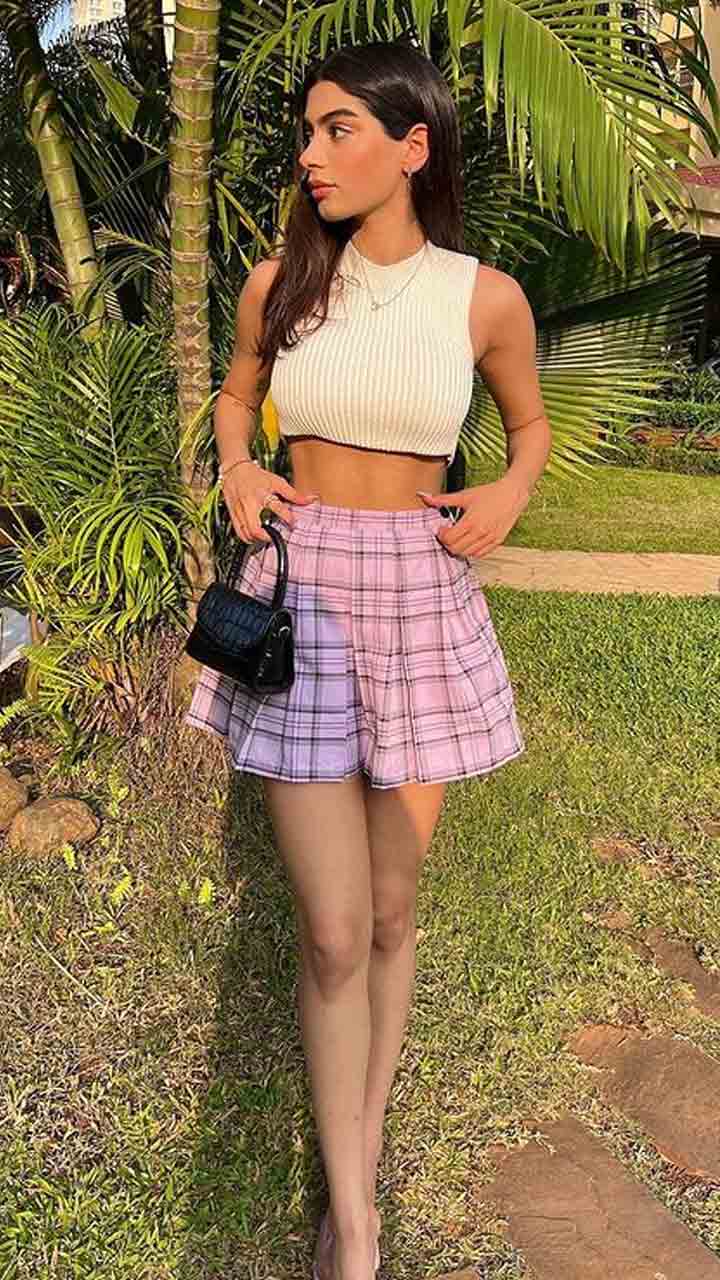 How To Style Crop Top Like Khushi Kapoor