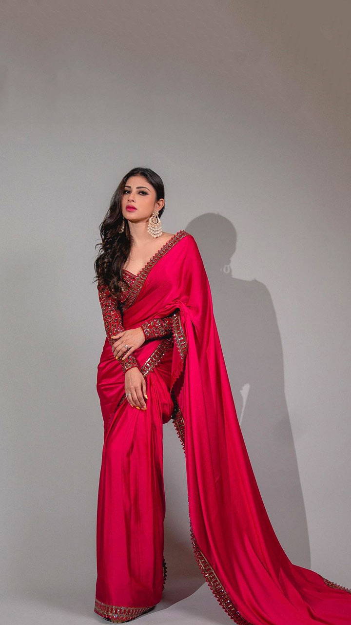 Mouni Roy 