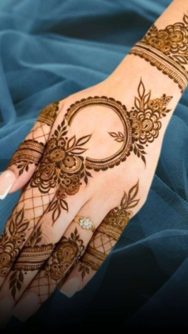 50 Shivratri Mehndi Design (Henna Design) - October 2019 | Henna designs,  Glitter henna, Mehndi designs for hands