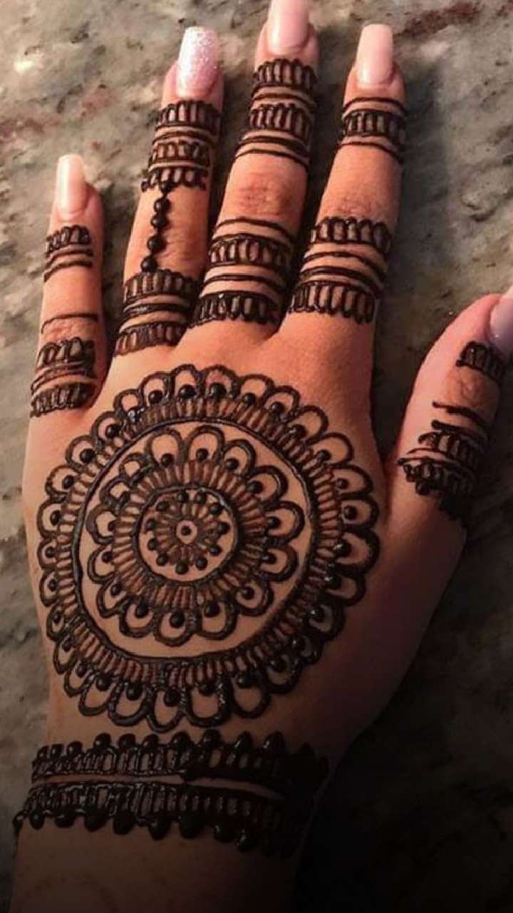 Fresh & Latest Circle Mehendi Designs That We Absolutely LOVE! |  WeddingBazaar