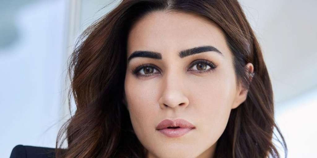 Gorgeous Eye Makeup Looks By Kriti Sanon To Beat Monday Office Blues!