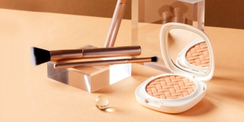 Makeup Shelf Life When To Throw Makeup Away HerZindagi