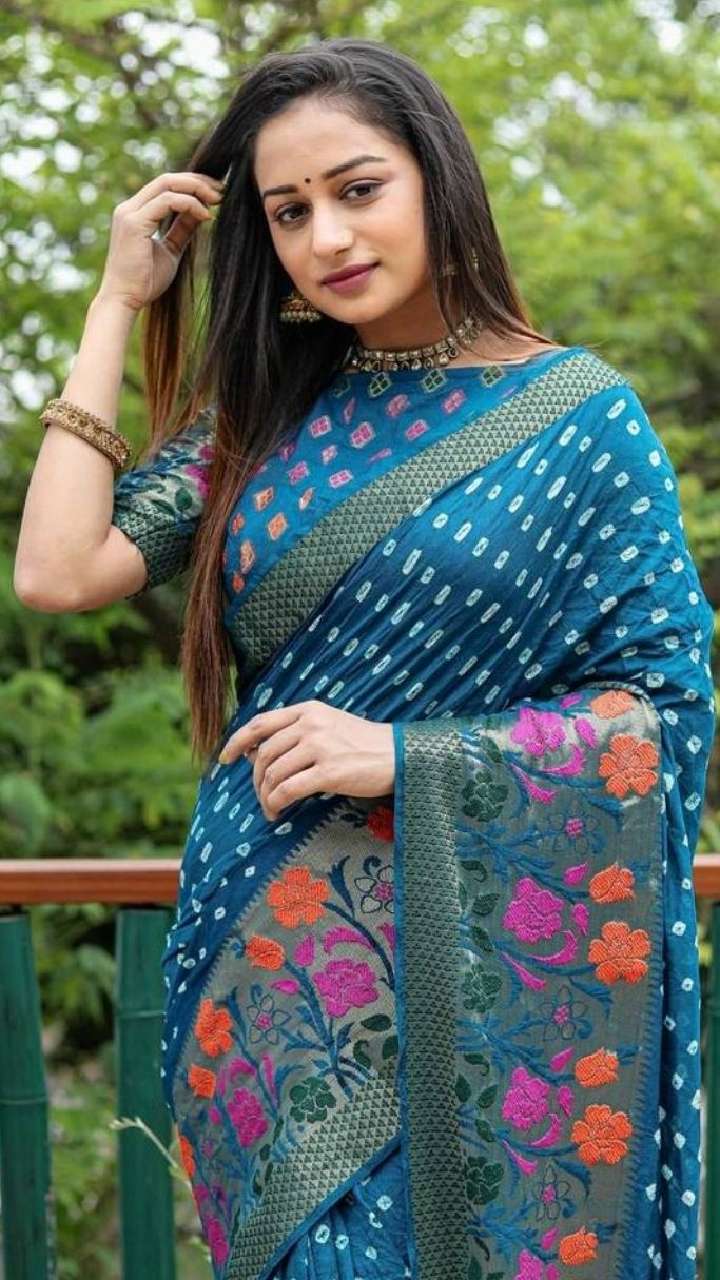 Bandhani saree with designer blouse store