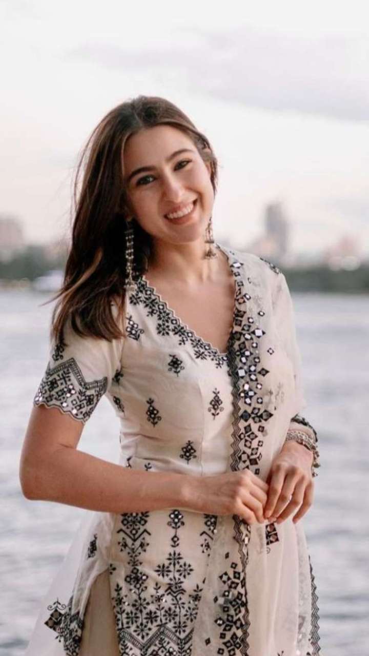 Plain white kurti with boat neck sale