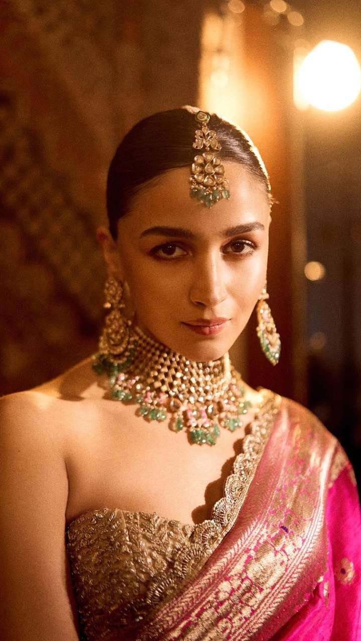 Maang tikka designs for oval face deals