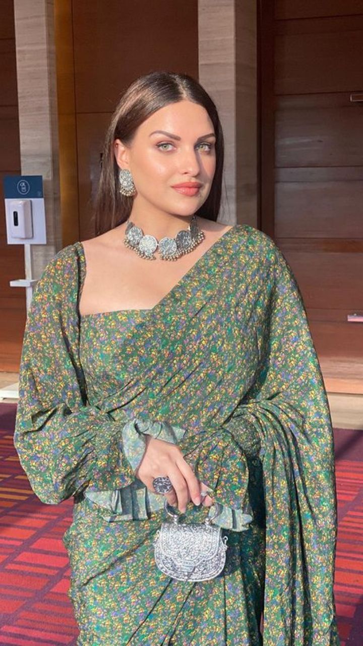 Himanshi Khurana Unseen Photos And Wallpapers #style #turbanstyle #attitude  #swagg #beautiful #followme #look #turb… | Beautiful girls pics, Beauty  girl, Photoshoot