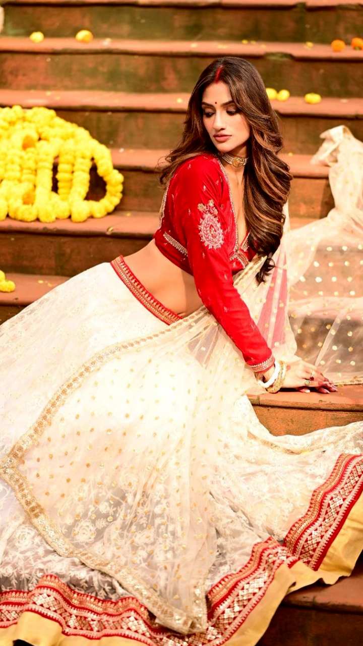Buy Leela- Summer Ready Cream & Gold And Red Lehenga Set With Mirror Work  Online for Women by RANG BY MANJULA SONI - 3968671