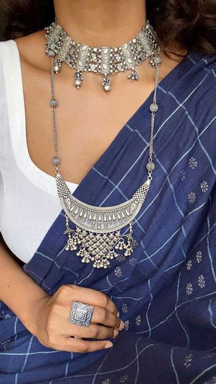 What colour of silk saree suits with oxidised silver jewelry? - Quora