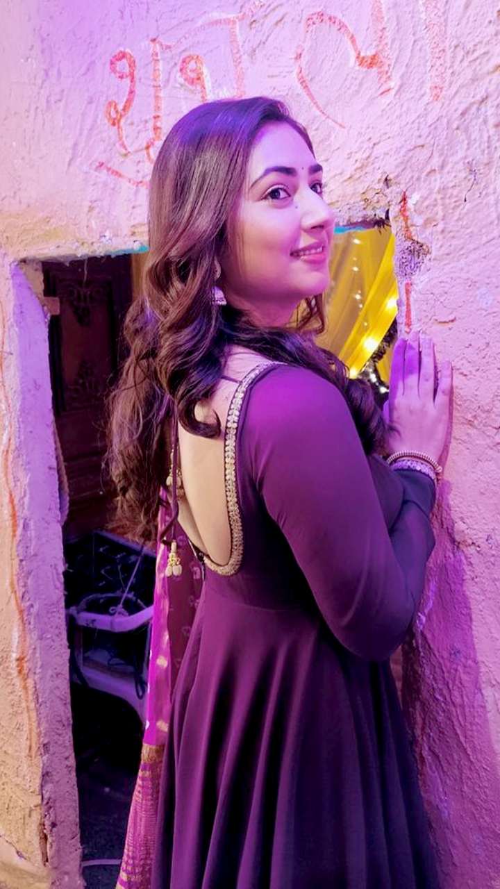 Birthday girl Disha Parmar steals the spotlight at Ekta Kapoor's Diwali  bash, draped in elegance and grace. Saree chic at its finest! ✨... |  Instagram
